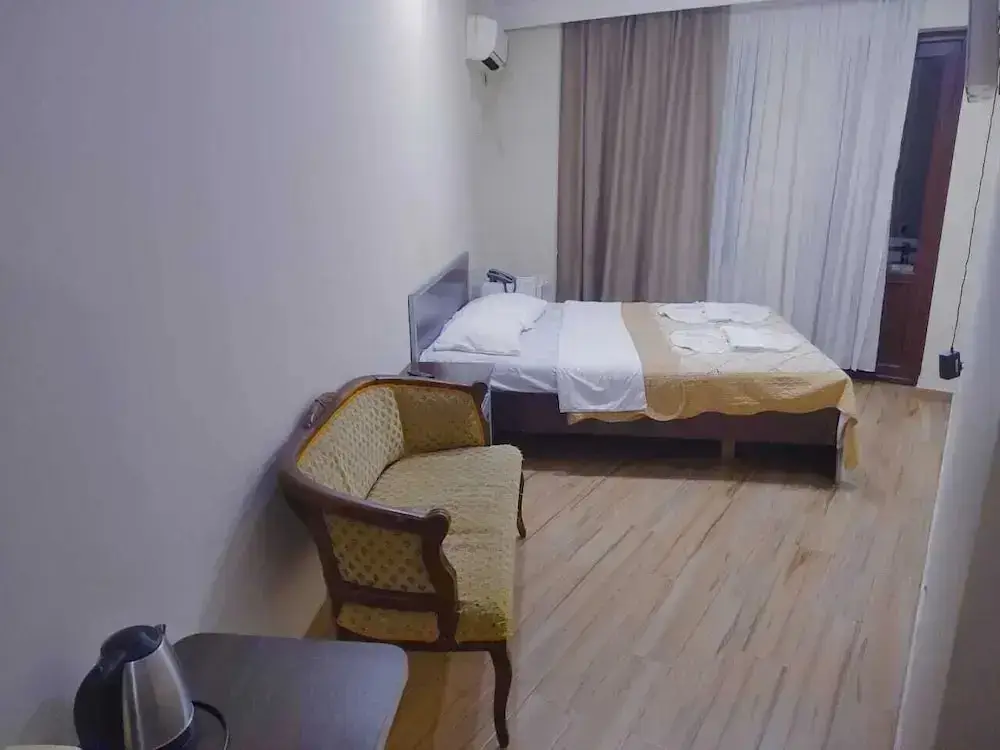 Батуми: hotel golden star