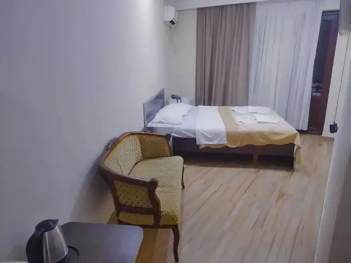 Батуми: hotel golden star