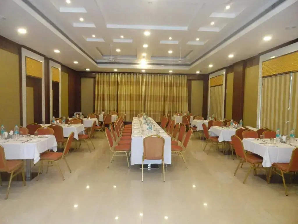 Кришнагири: Alps Residency - A Bergamont Hotel, Krishnagiri
