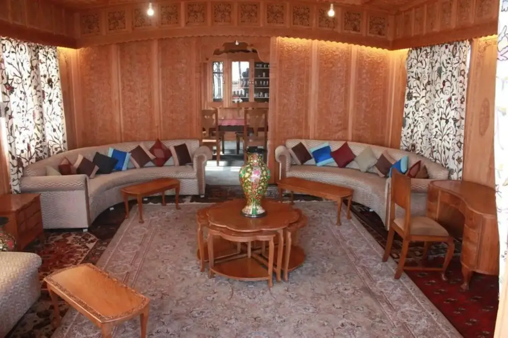 Шринагар: Zaffer Houseboats