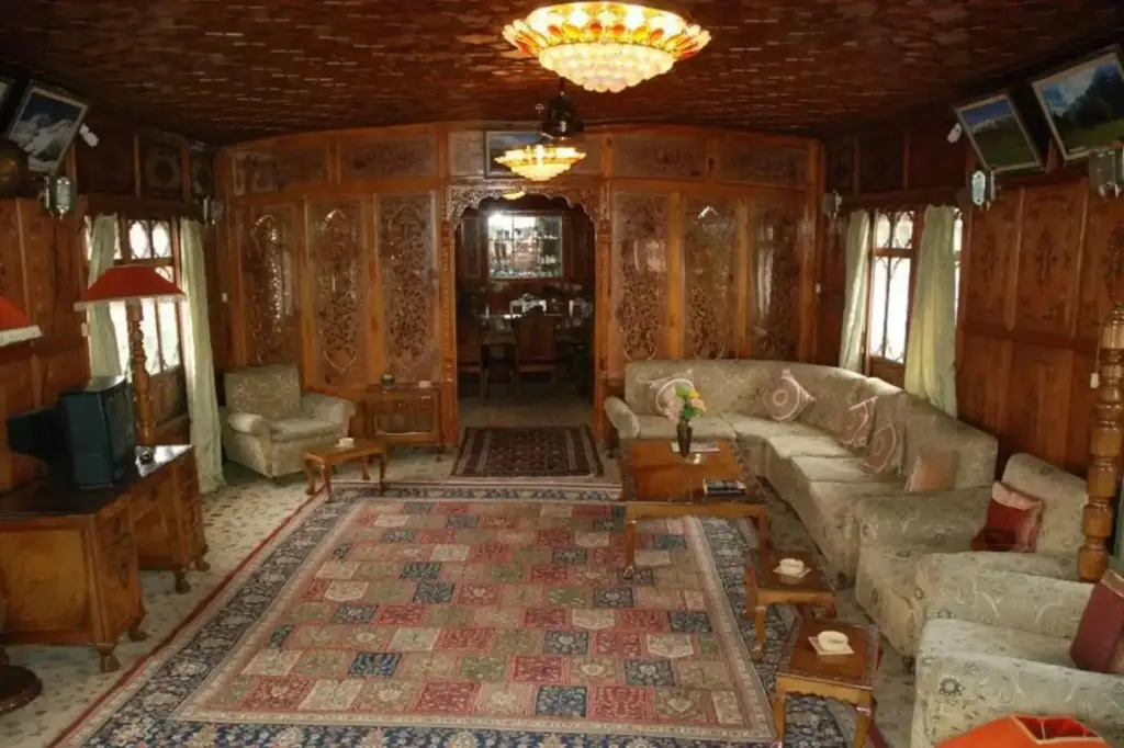 Шринагар: Zaffer Houseboats