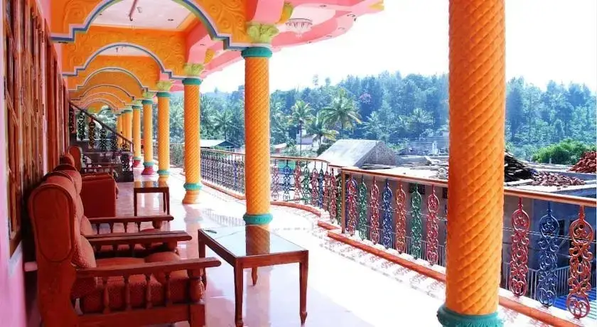 Кумили: Colors Inn