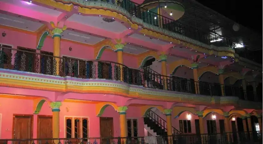 Кумили: Colors Inn