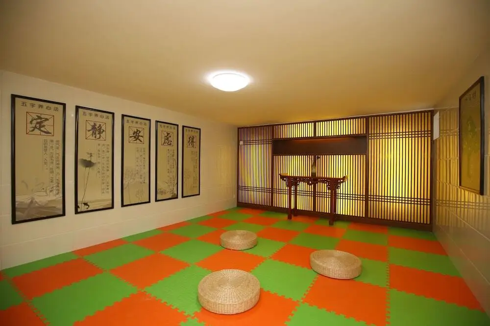Цзинин: Confucius Hotel