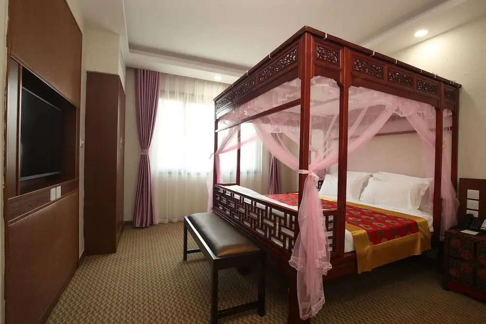 Цзинин: Confucius Hotel