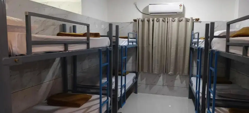 Майсур: V R S Deluxe Dormitory