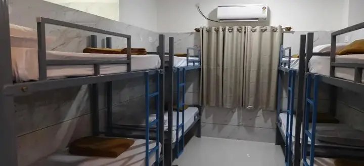 Майсур: V R S Deluxe Dormitory