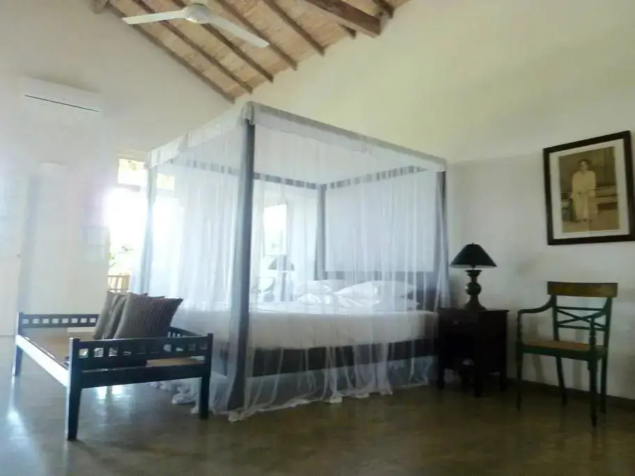 Хинатигала Джанкшен: Etamba House