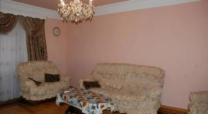 Ереван: Apartment on Isahakyan Street