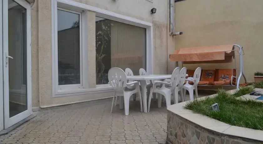 Ереван: American University Villa
