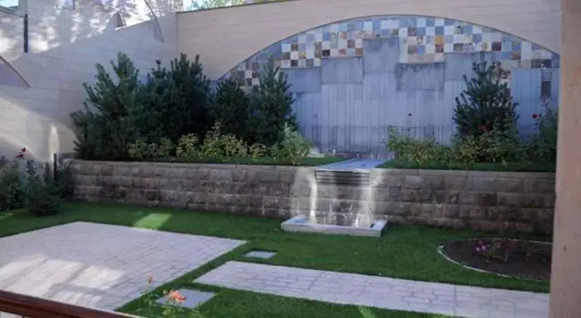 Ереван: Villa Hyusisayin Charagayt