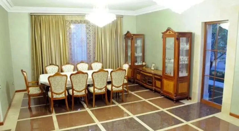 Ереван: Villa Hyusisayin Charagayt