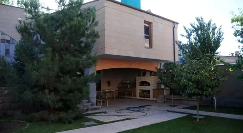 Ереван: Villa Hyusisayin Charagayt