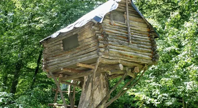 Енокаван: Park Village Lastiver