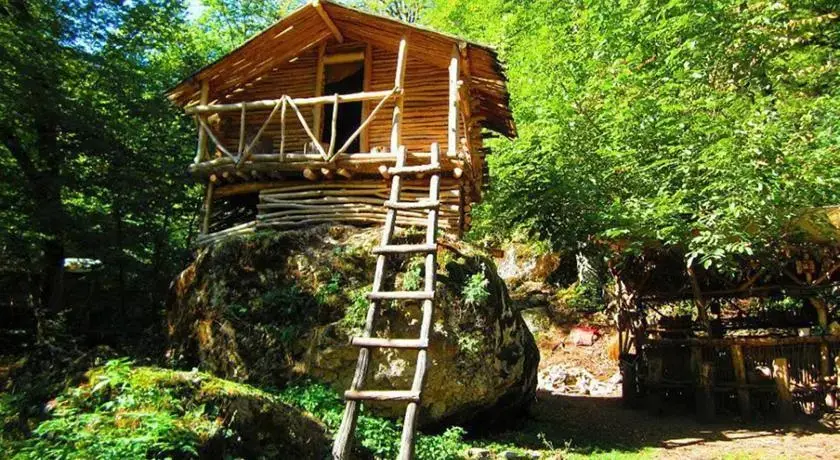 Енокаван: Park Village Lastiver
