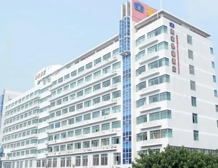 Шэньчжэнь: 如家酒店(深圳南山服装城南油地铁站店)