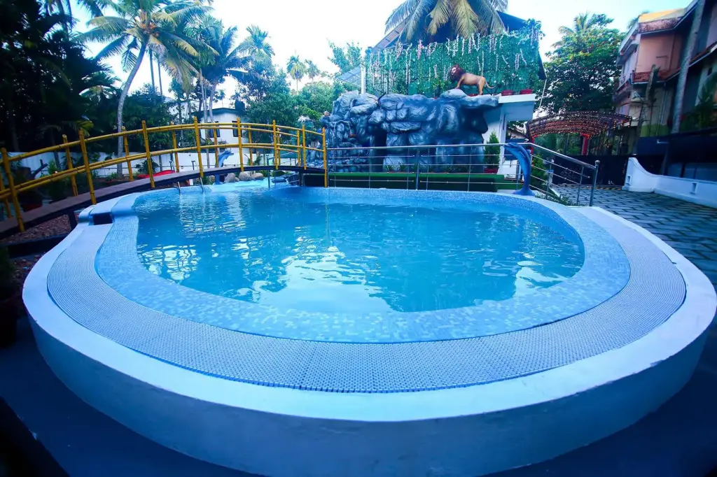 Кумараком: Lake Palace Family Resort Kumarakom