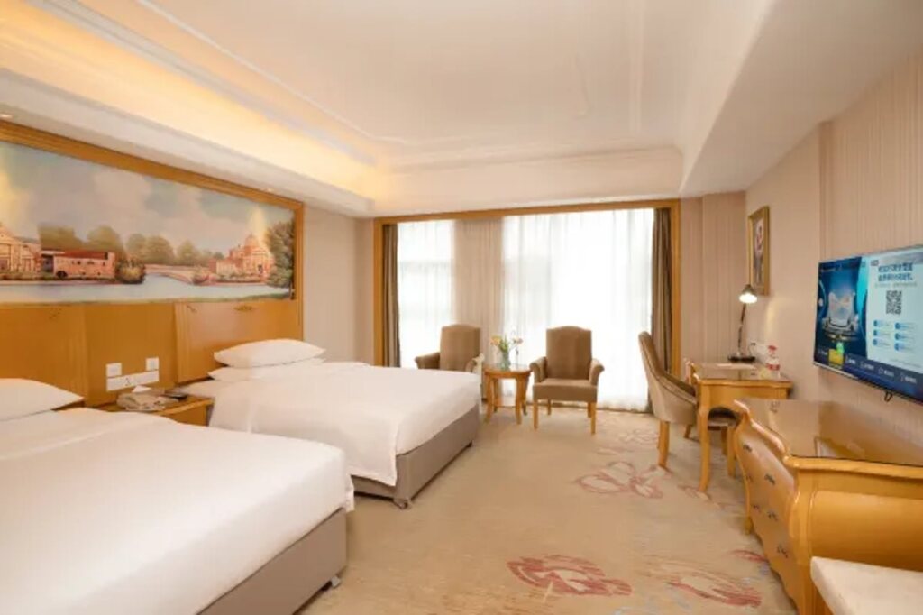 Тяньмэнь: Vienna International Hotel (Tianmen Wanda Plaza Donghu Branch)