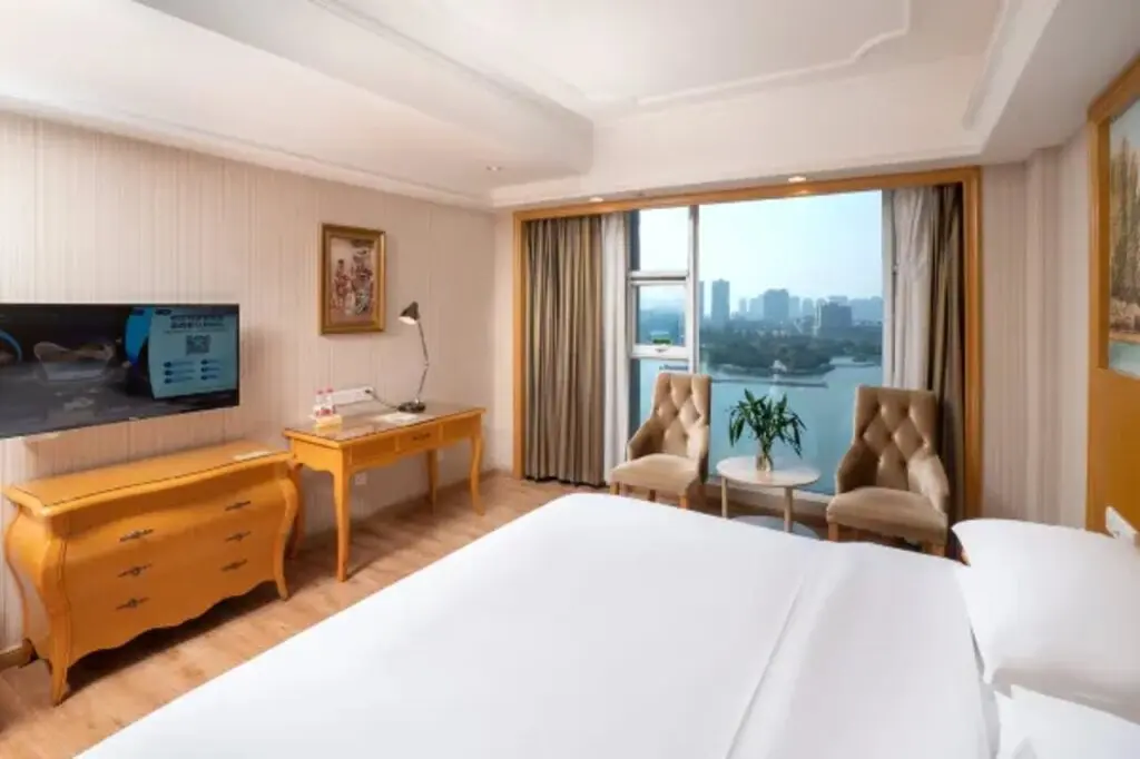 Тяньмэнь: Vienna International Hotel (Tianmen Wanda Plaza Donghu Branch)