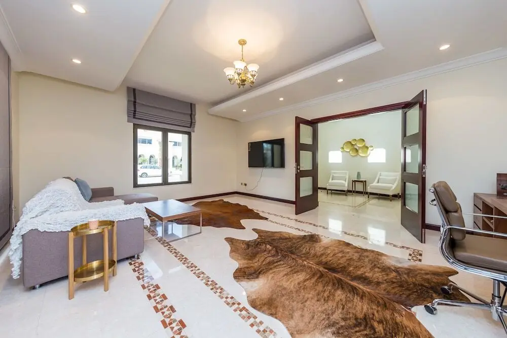 Дубай: Canal Cove Villa by Deluxe Holiday Homes