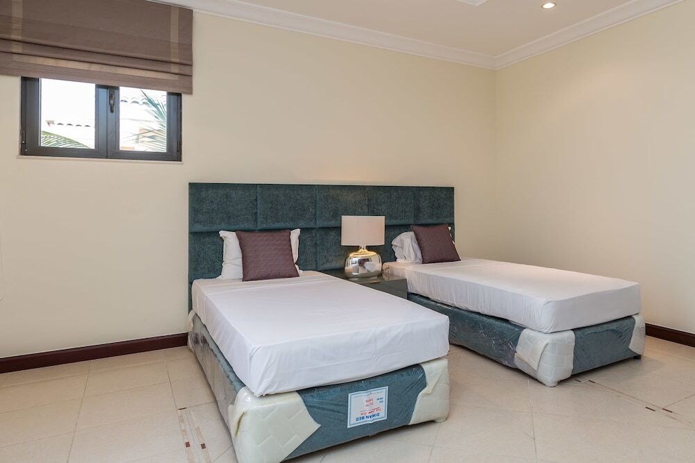Дубай: Canal Cove Villa by Deluxe Holiday Homes