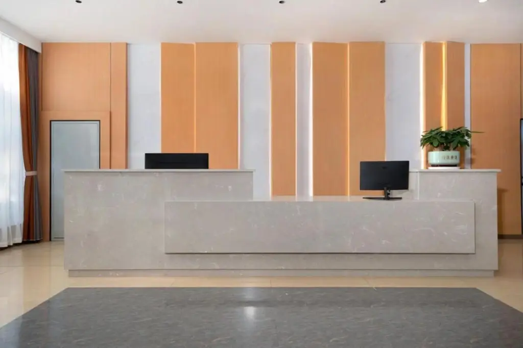 Панжихуа: Renhe Hotel (Panzhihua Renhe Square High-speed Railway Station)
