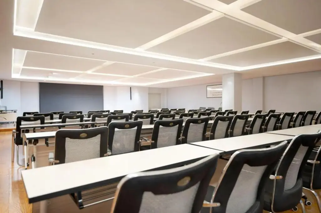 Панжихуа: Renhe Hotel (Panzhihua Renhe Square High-speed Railway Station)