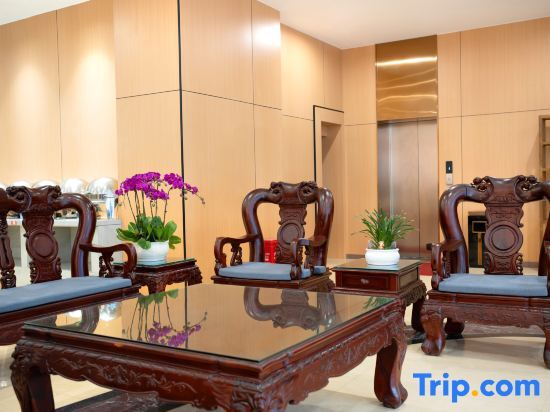 Панжихуа: Renhe Hotel (Panzhihua Renhe Square High-speed Railway Station)