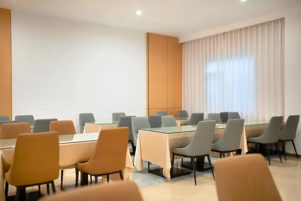 Панжихуа: Renhe Hotel (Panzhihua Renhe Square High-speed Railway Station)