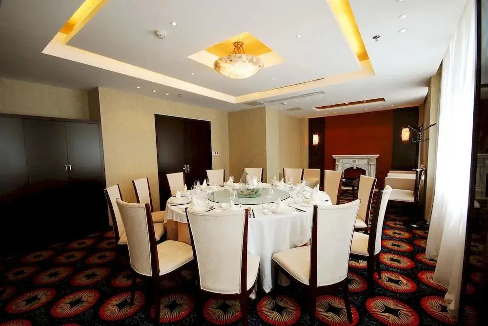 Уси: Yihe Harbor Hotel
