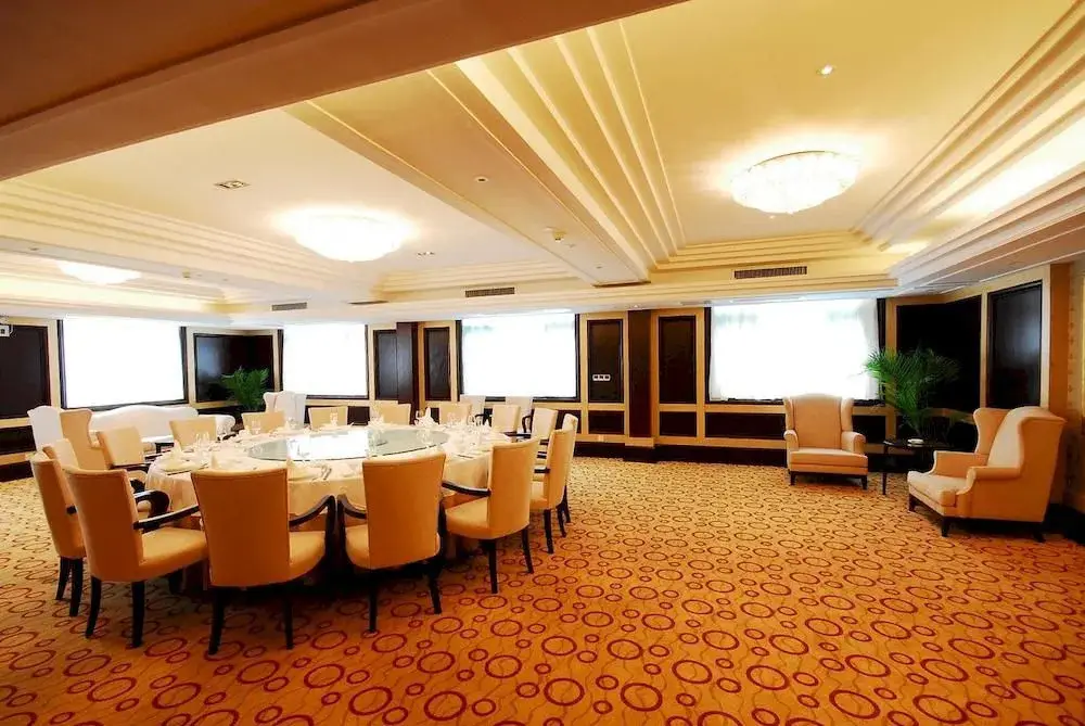 Уси: Yihe Harbor Hotel
