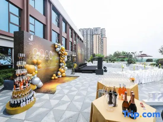 Чэнду: Jinju Hotel (Chengdu Financial City Yintai Center in99)