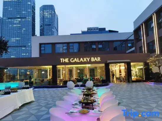 Чэнду: Jinju Hotel (Chengdu Financial City Yintai Center in99)