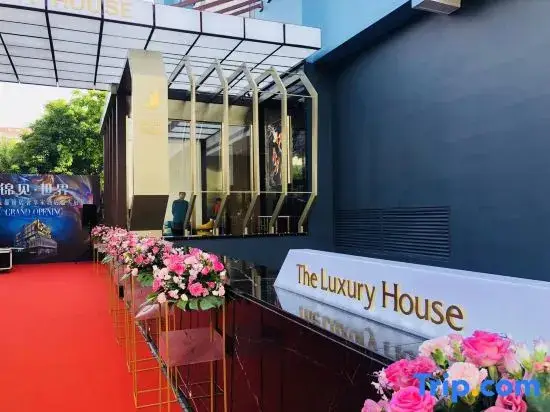 Чэнду: Jinju Hotel (Chengdu Financial City Yintai Center in99)