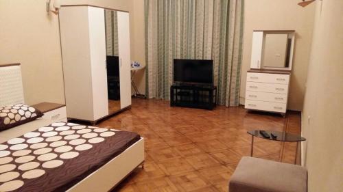 Баку: Apartment on Nizami Street 81