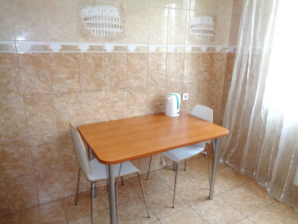 Красноярск: Апартаменты на Батурина 20 (2 этаж)