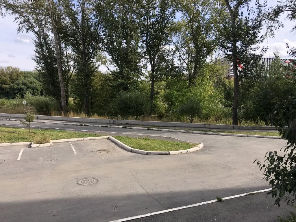 Челябинск: Апартаменты на Берегу Реки, Центр Города, Самостоятельное Заселение