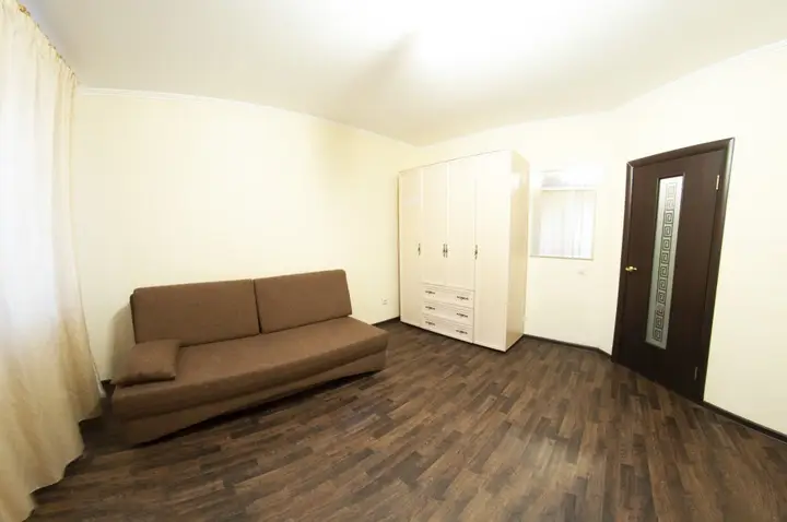 Тюмень: Na Fabrichnoj 9-7 Apartments