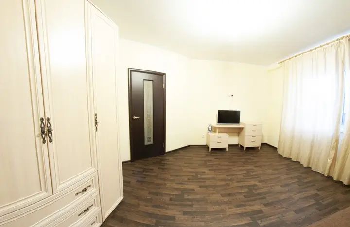 Тюмень: Na Fabrichnoj 9-7 Apartments