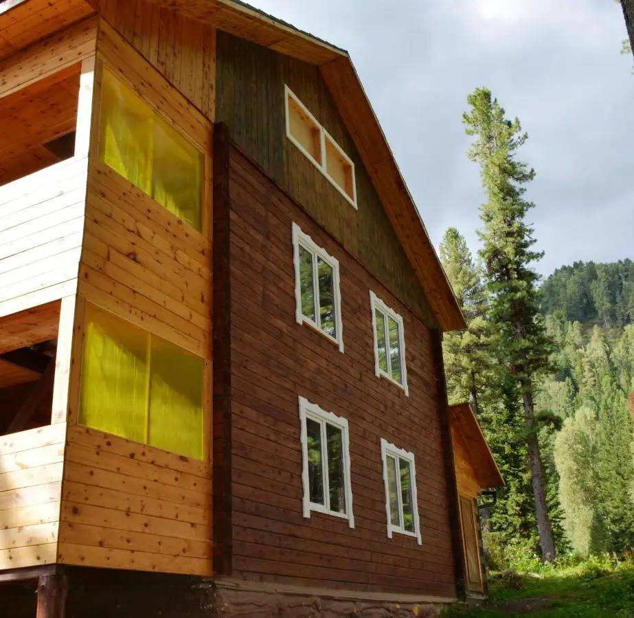 Телецкое озеро: Green House at Teletskoye Lake