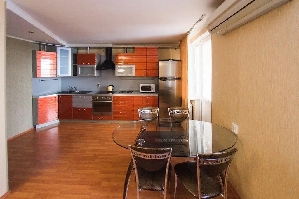 Оренбург: City Center Tchkalova 59 Apartment