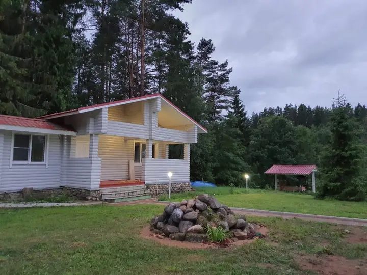 Новые Ельцы: Ozeryava Creekforest Guest House
