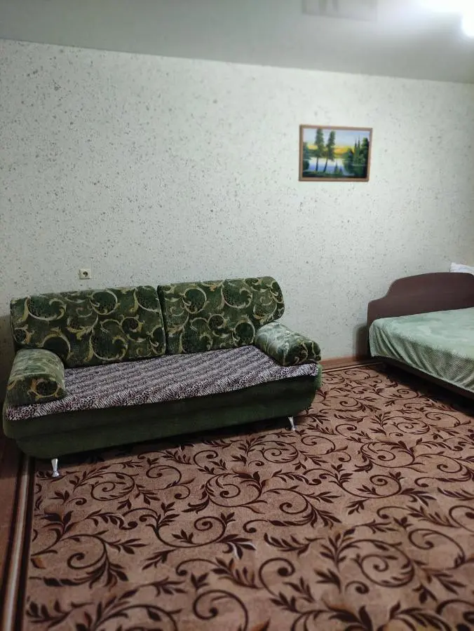 Горно-Алтайск: Apartment on Kommunisticheskiy prospekt 92