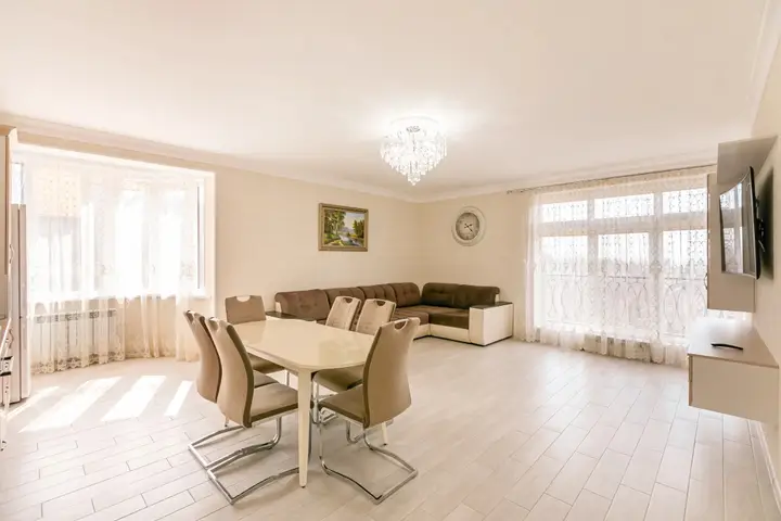 Кисловодск: Elitnye Apartamenty Iriny Savelyevoy - Park - "krasnoye Solnyshko" - Parkovka
