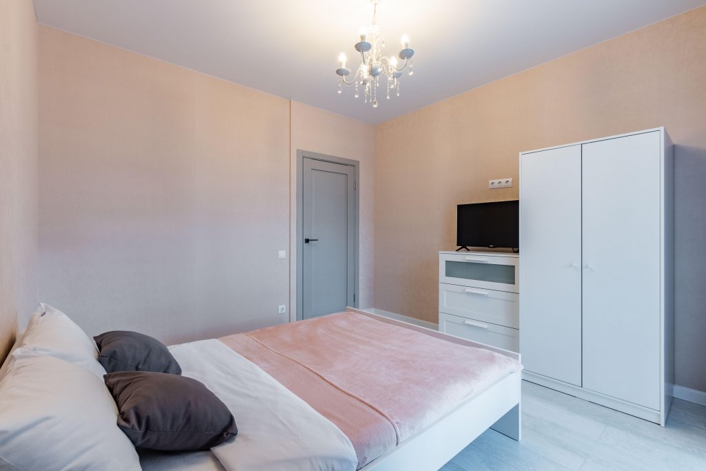 Екатеринбург: Апартаменты RentHouse Азина 22