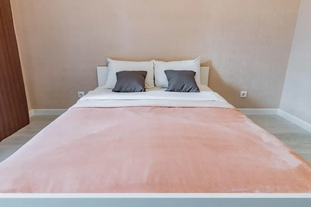 Екатеринбург: Апартаменты RentHouse Азина 22