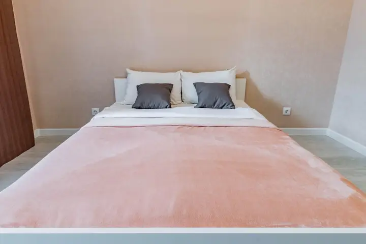 Екатеринбург: Апартаменты RentHouse Азина 22