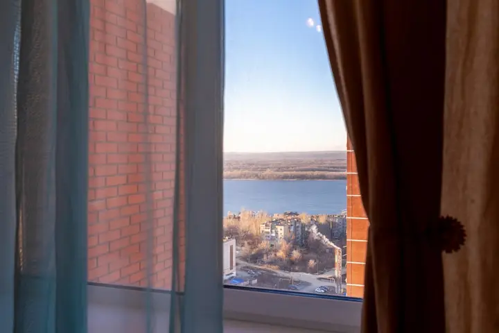 Самара: Апартаменты RentPlaza вид на Волгу