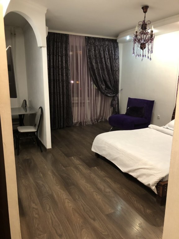 Симферополь: Sevastopolskaya 22/2 Apartments