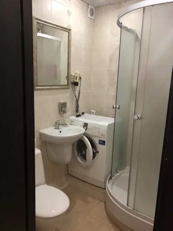 Симферополь: Sevastopolskaya 22/2 Apartments